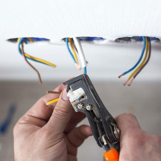 how-to-choose-a-home-electrician-2 how-to-choose-a-home-electrician-2